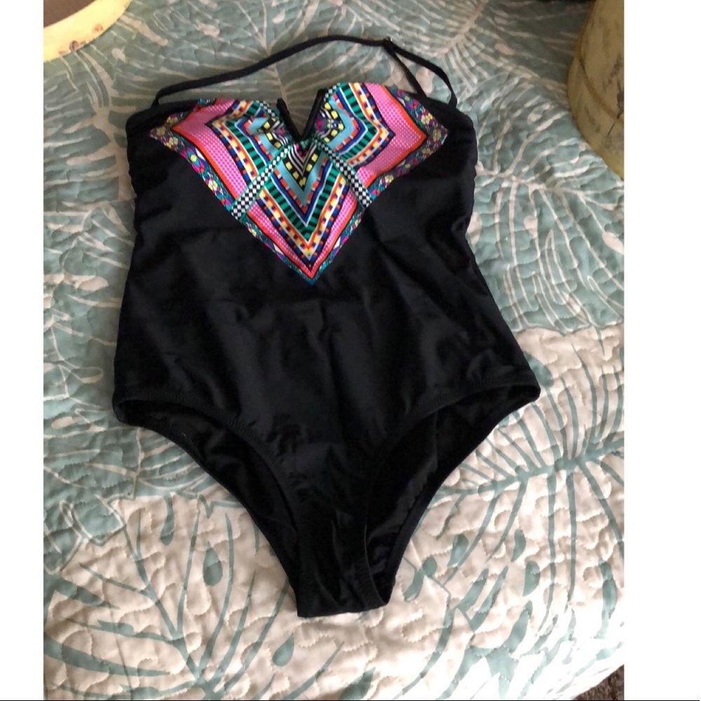 Jessica Simpson. One Piece Swimsuit.